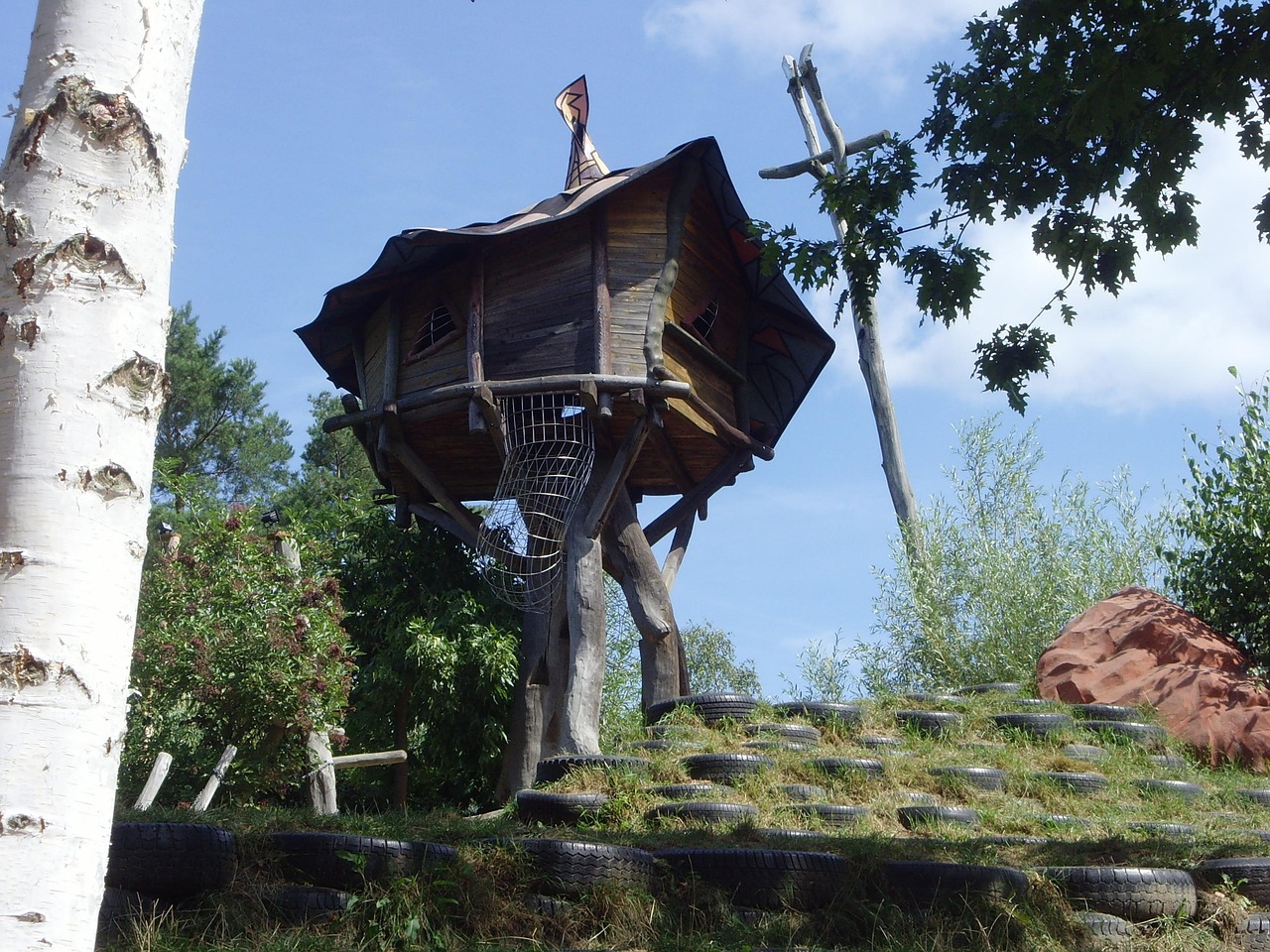 Comfortabele boomhut met moderne voorzieningen. Comfortabele boomhut met moderne voorzieningen.
