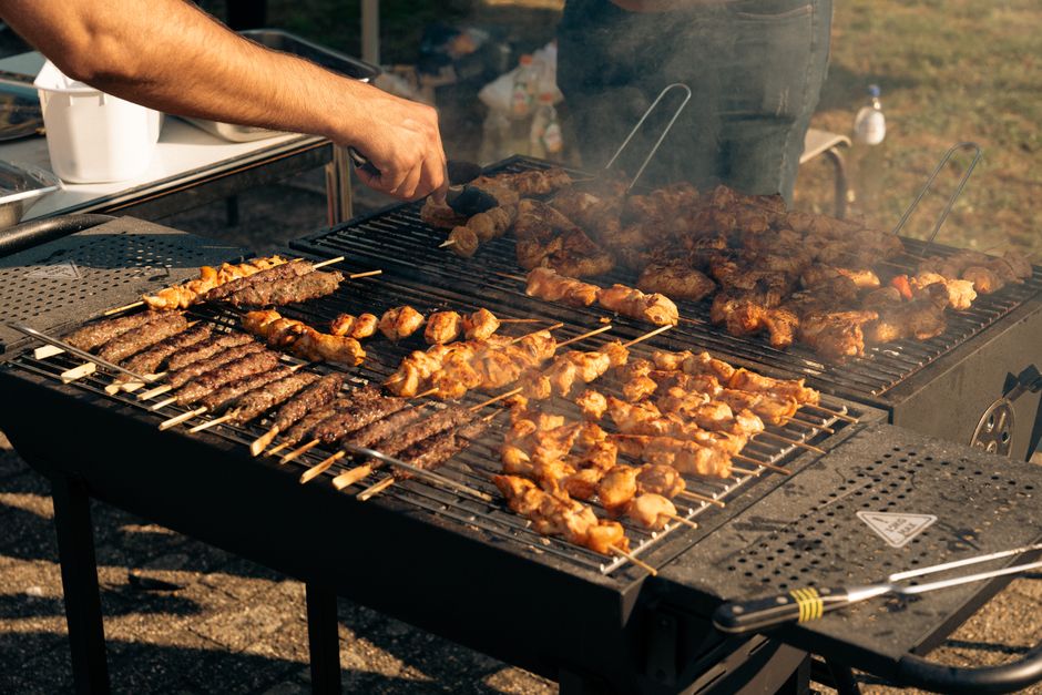 Stijlvolle buitenkeuken ingericht voor zomerevent. Stijlvolle buitenkeuken ingericht voor zomerevent.
