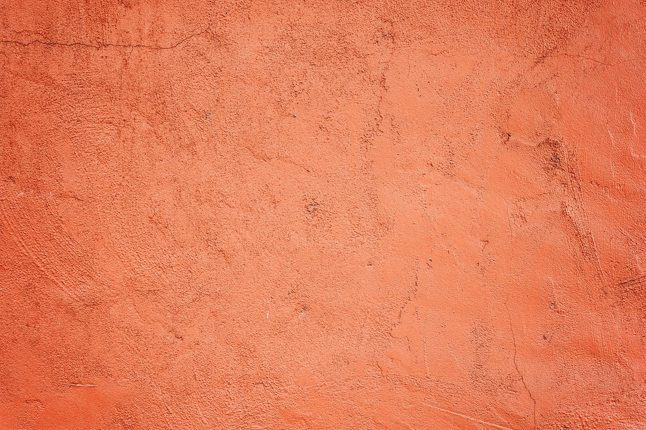 Buitenmuur in warme terracottakleur verlengd.